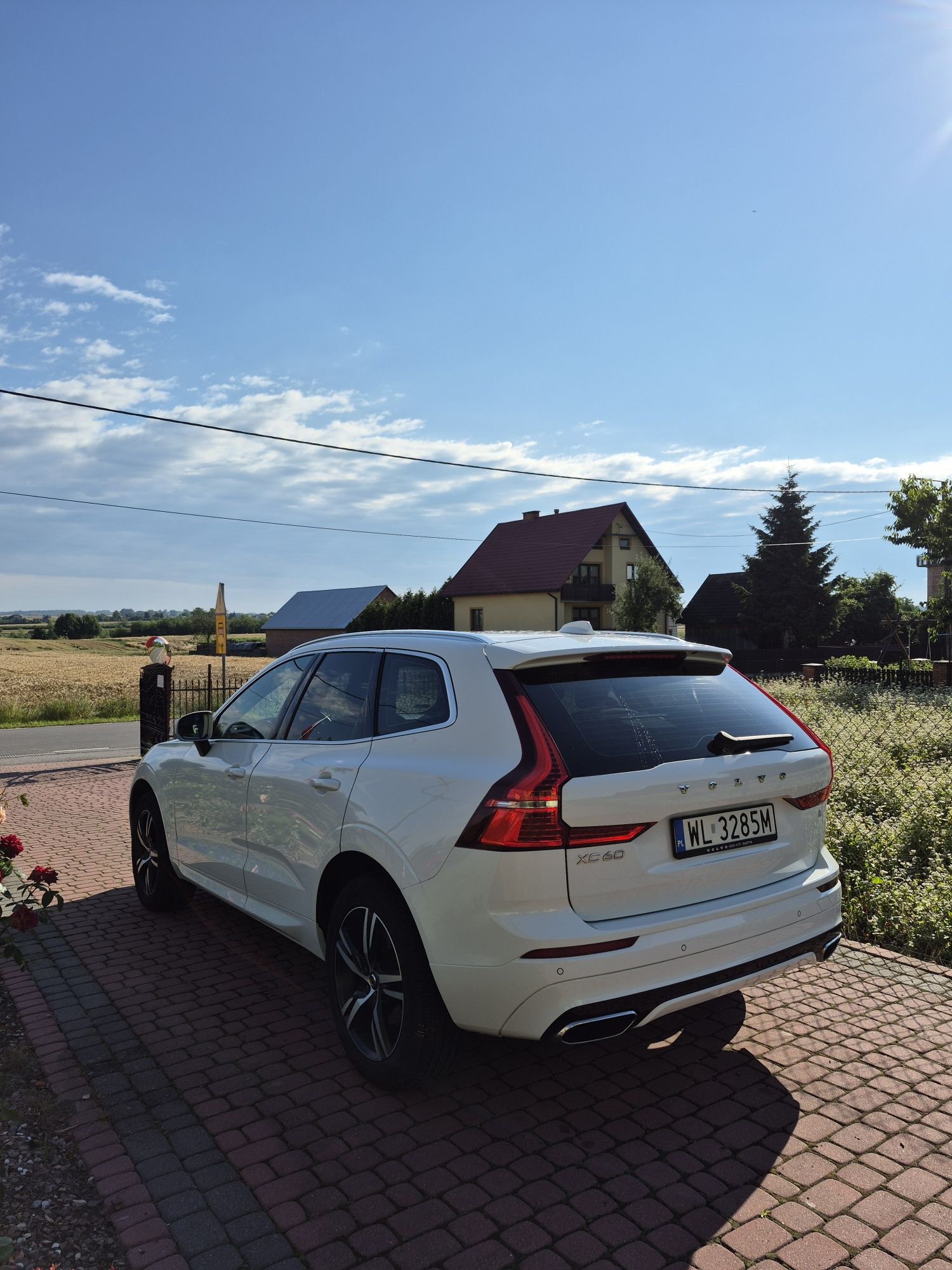 Sprzedam Volvo XC60 AWD R-DESIGN  Salon PL 1 .WŁ. Bezwypadkowy
