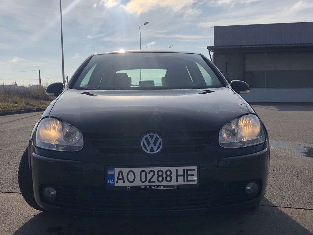 Продам VOLKSWAGEN GOLF V 1.6 mpi(купе).