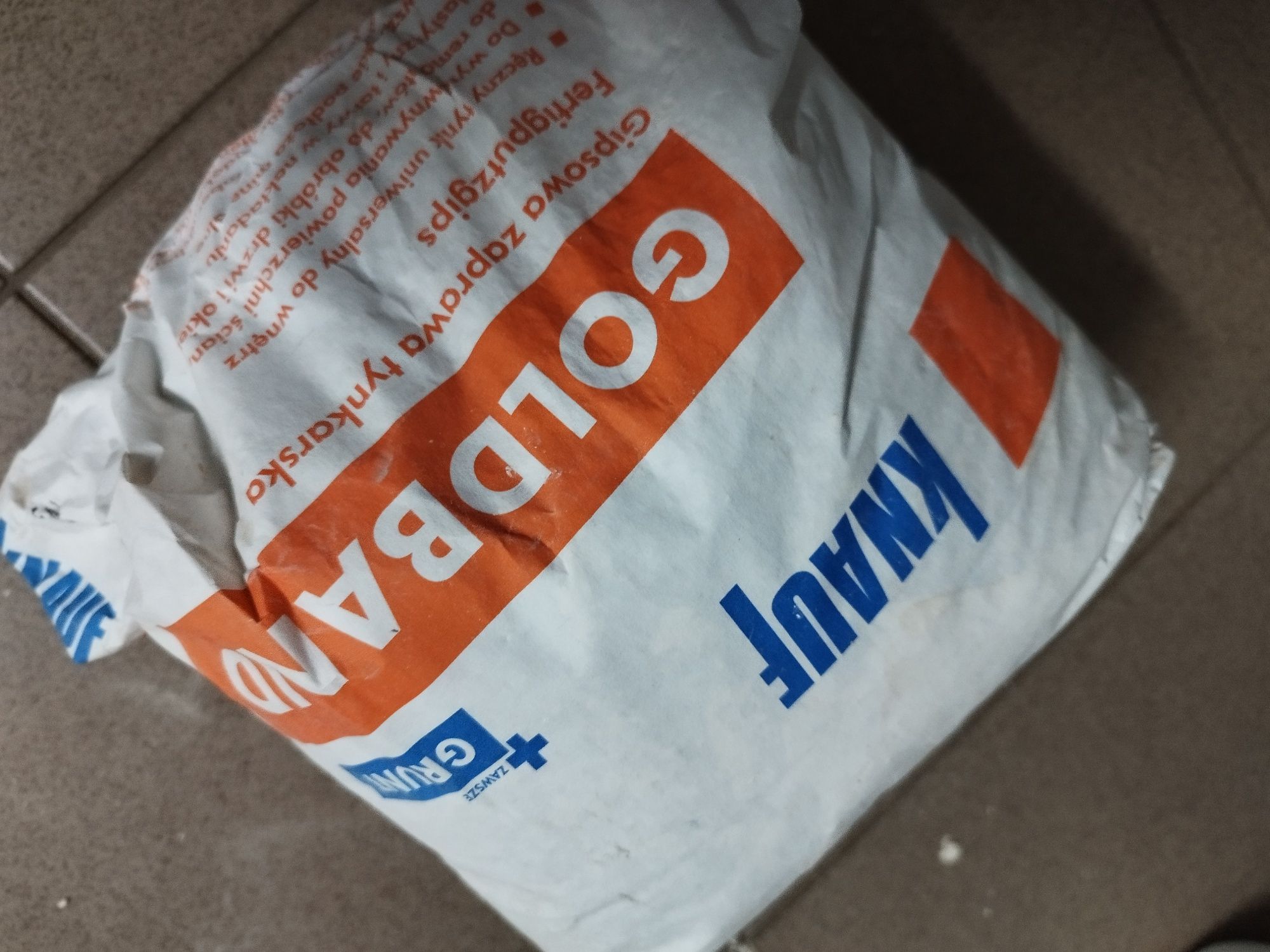 Ręczny tynk uniwersalny zaprawa tynkarska KNAUF  goldband 3kg wnetrz