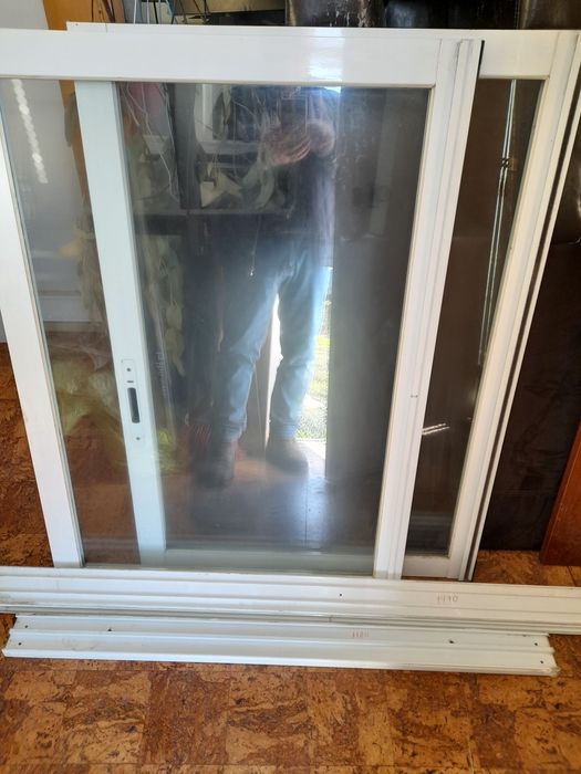 Janela  em  alumínio  vidro  duplo.