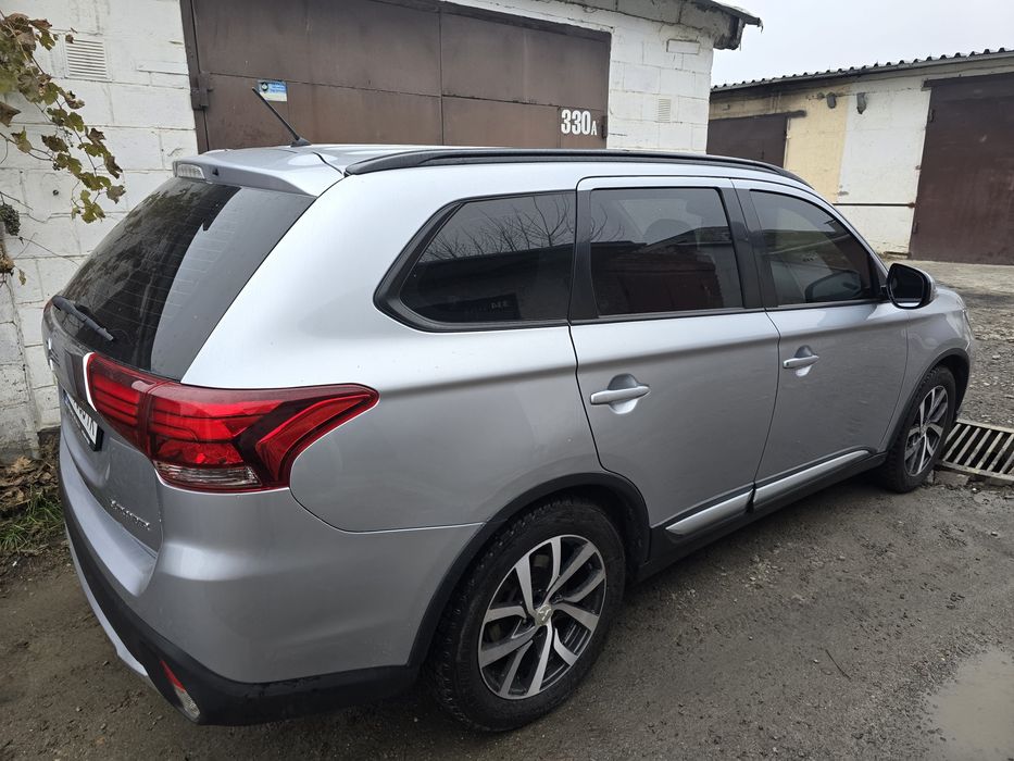 Продам свой Mitsubishi Outlander 2.4л ( ОФИЦИАЛ,  МАКС. КОМПЛЕКТАЦИЯ )