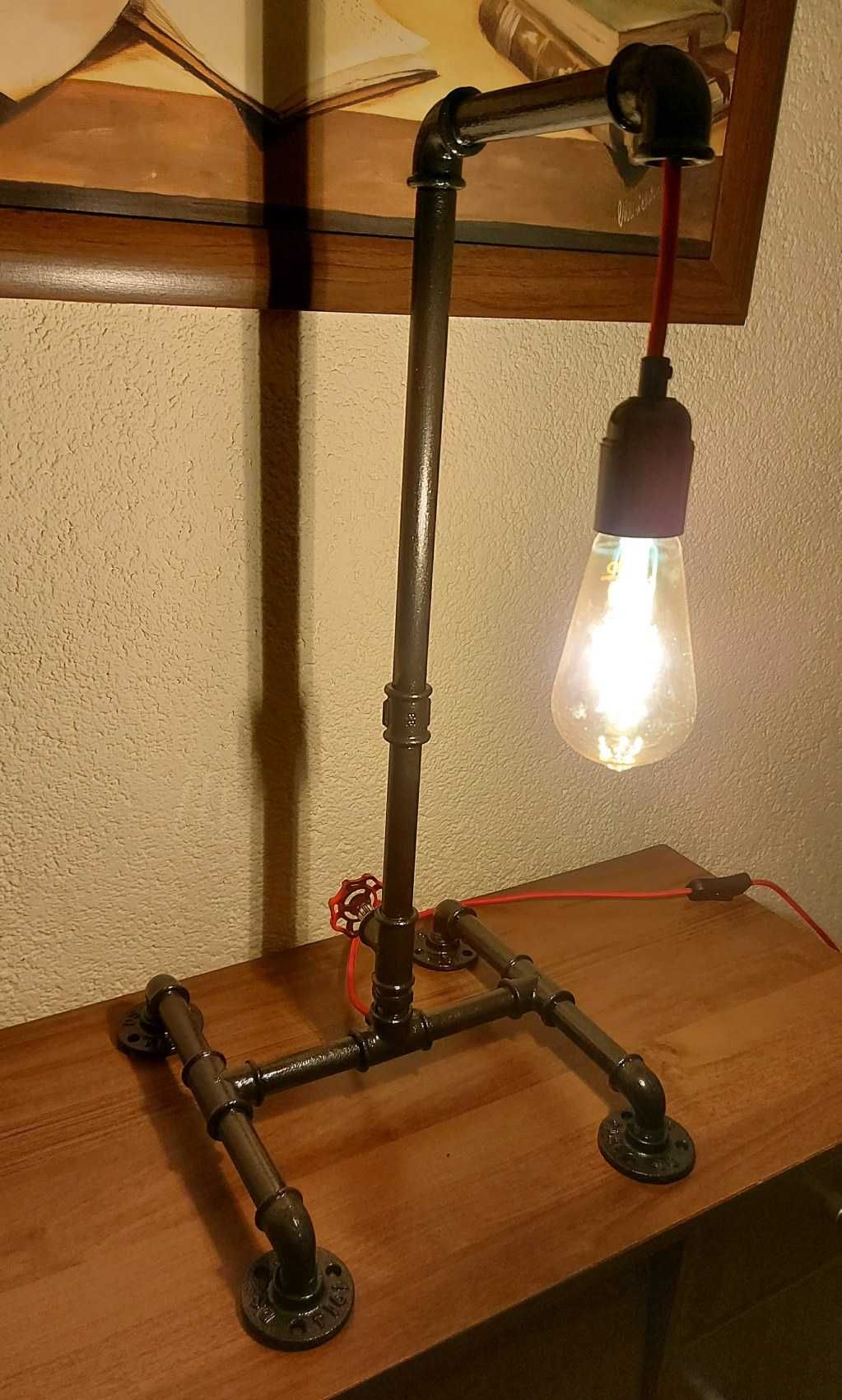 Lampa z rurek hydraulicznych w stylu "retro"