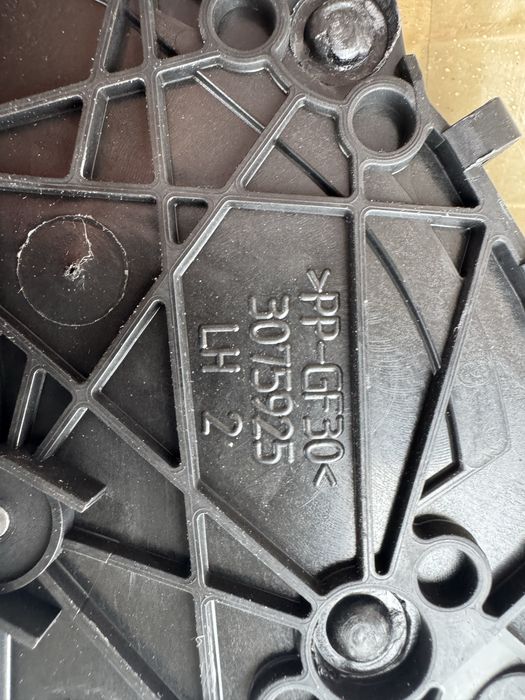 Продам оригинальный замок в дверь для Тесла 2024 Highland