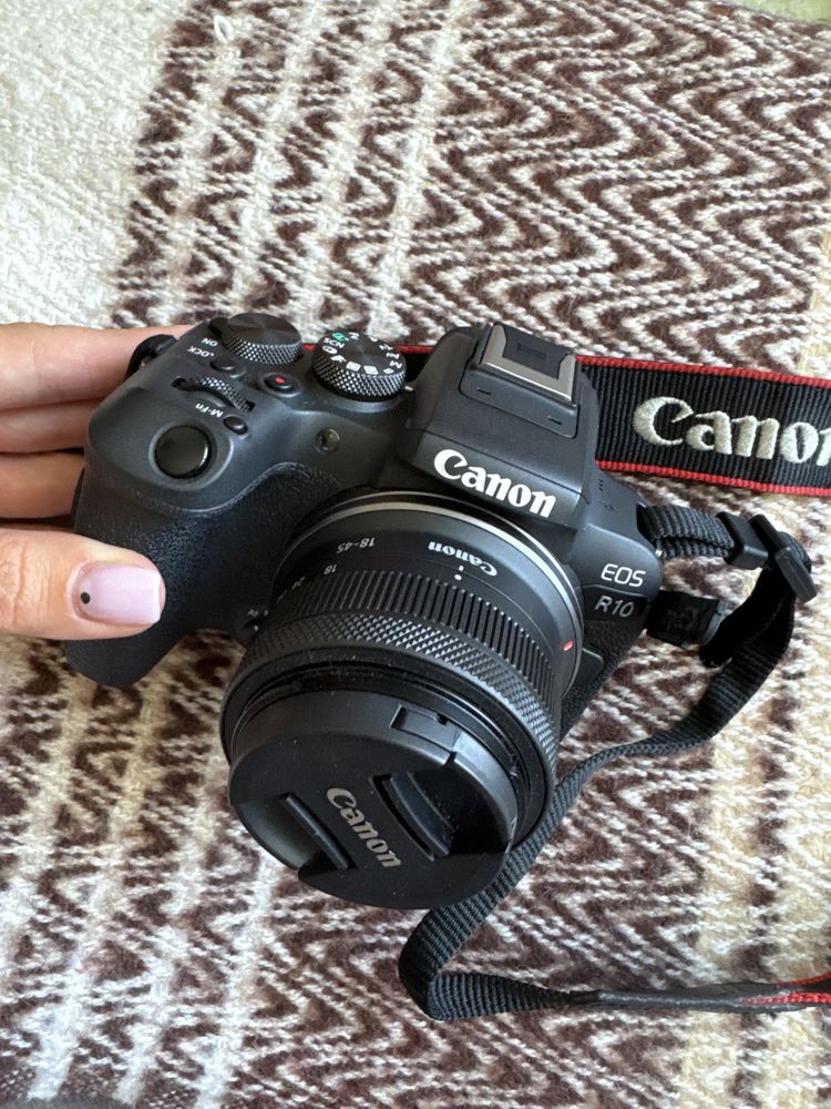 Canon EOS R10 + обєктив 18-45 + 2 акумулятори в дуже гарному стані