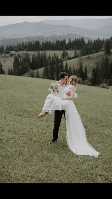 Лаконічна весільна сукня русалка кольору айворі