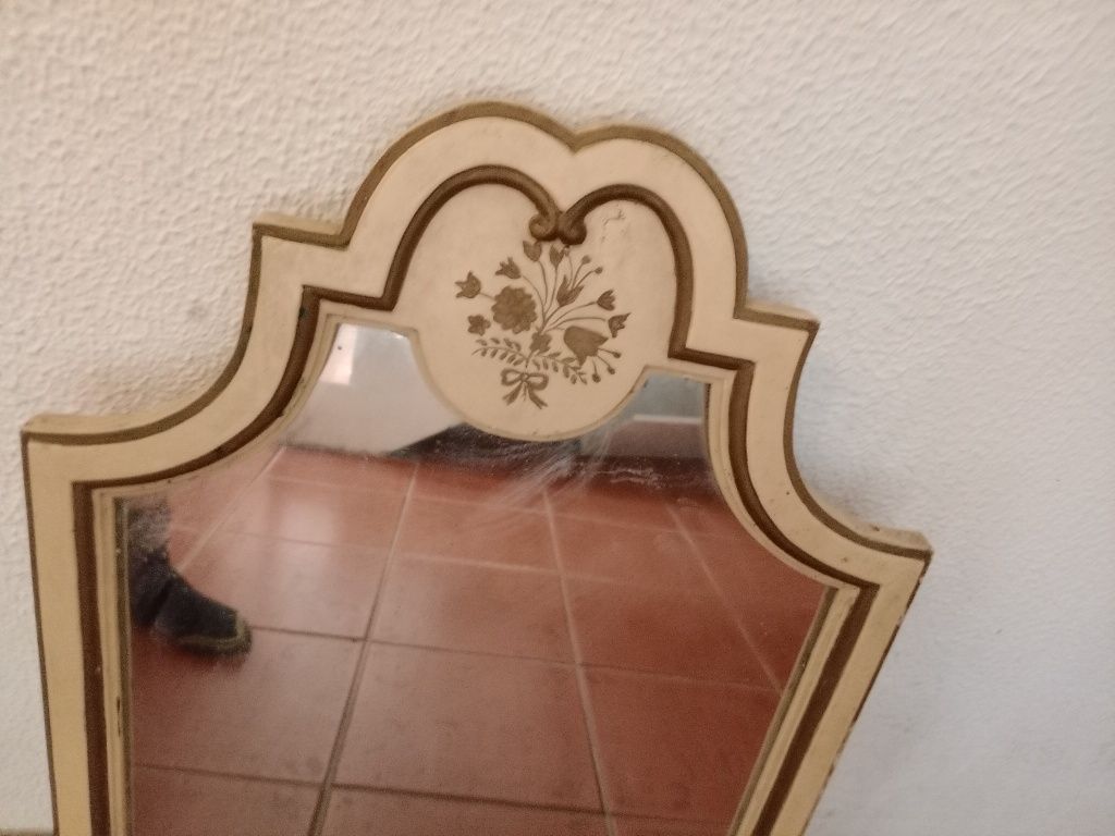 Espelho com moldura