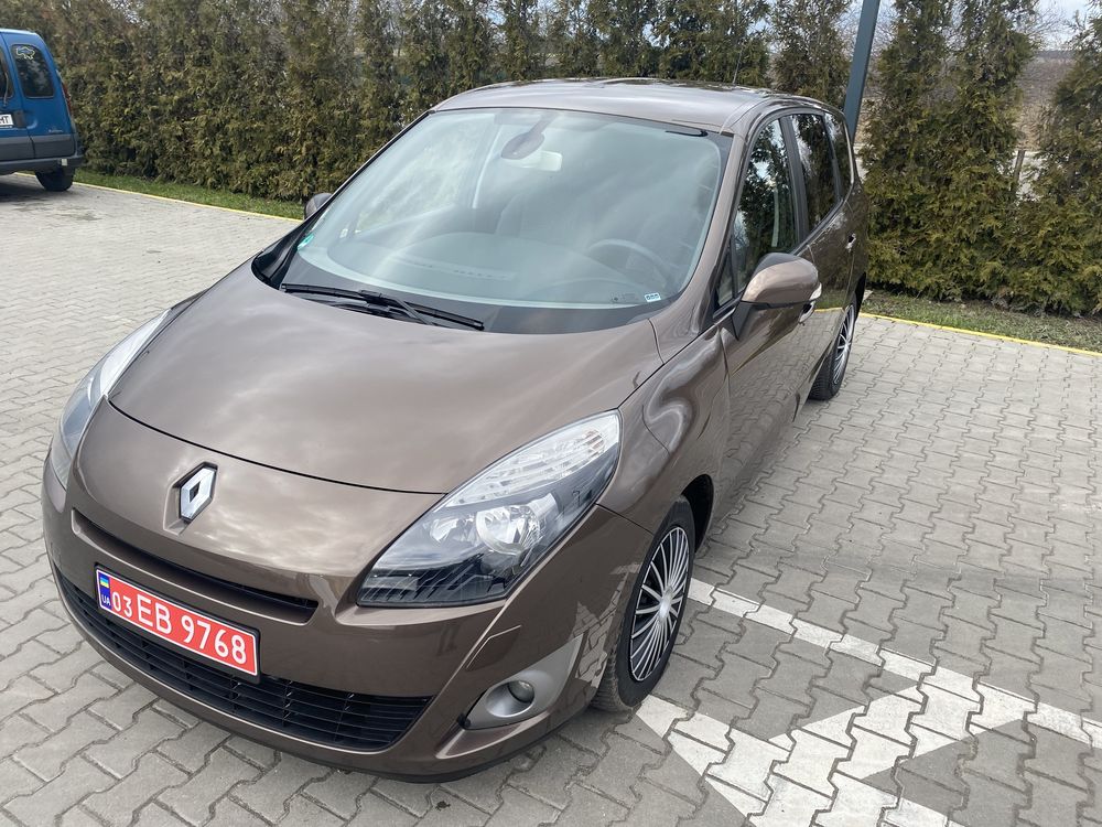 Продам Renault Grand Scenic 2011