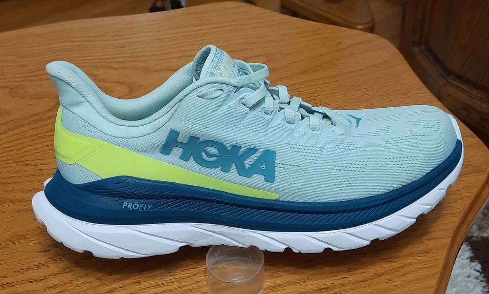 Кросівки Hoka One One Mach 4 (розмір 42/26.5) ідеальний стан
