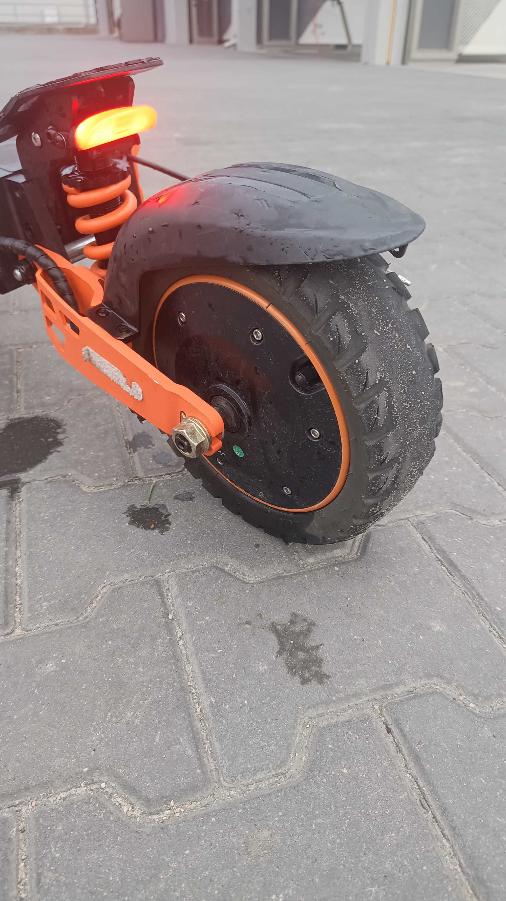 Hulajnoga elektryczna kamikaze k1 plus posiada gwarancję