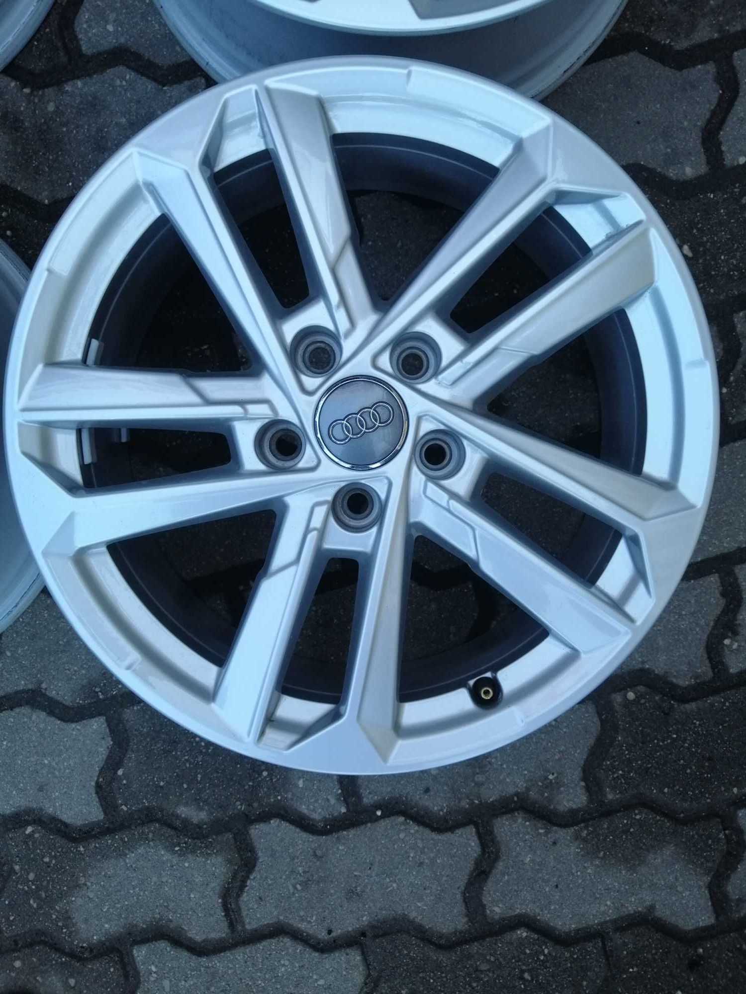 Felgi aluminiowe 5 x 112 R 17 Alufelgi oryginalne Audi Jak Nowe Vw
