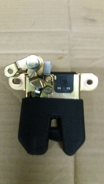 Fecho de mala vw passat de 2001a 2005