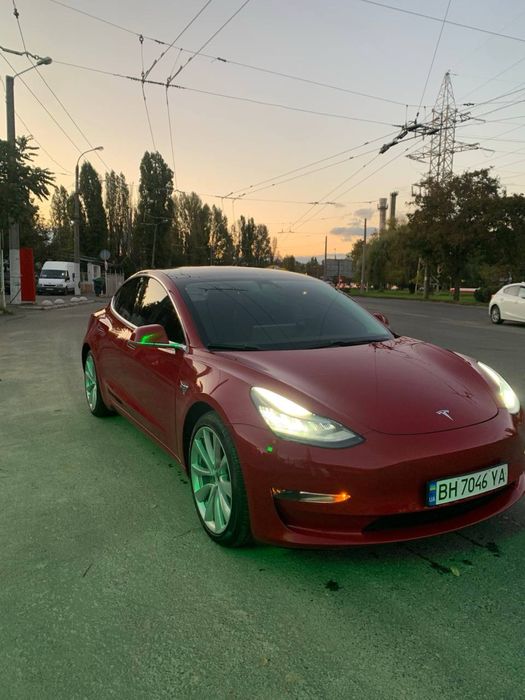 Tesla Model 3 Аренда авто Ниссан Лиф Leaf электро оренда машин