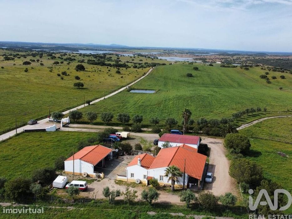 Quinta T4 em Mourão de 495,00 m2