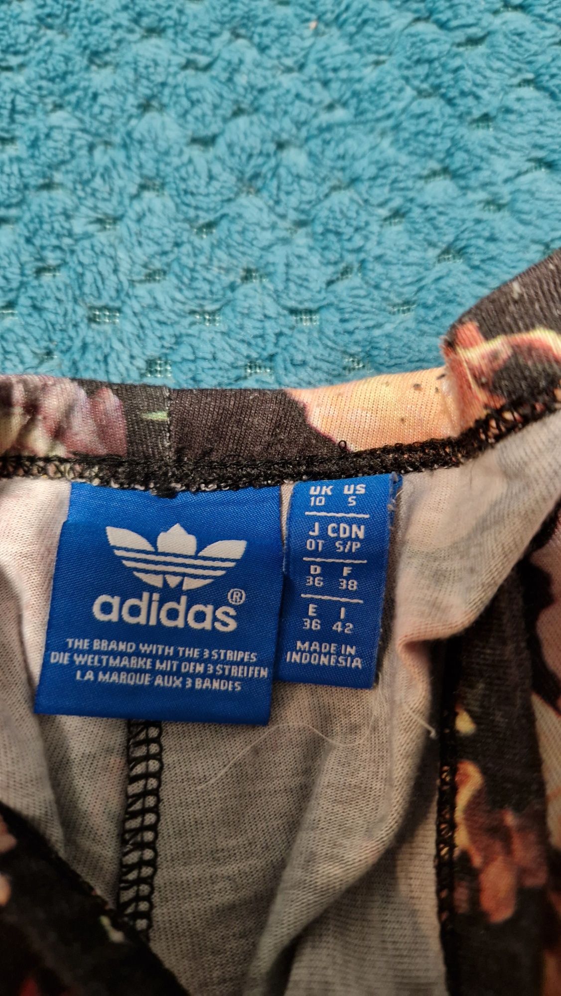 Legginsy Adidas w kwiaty