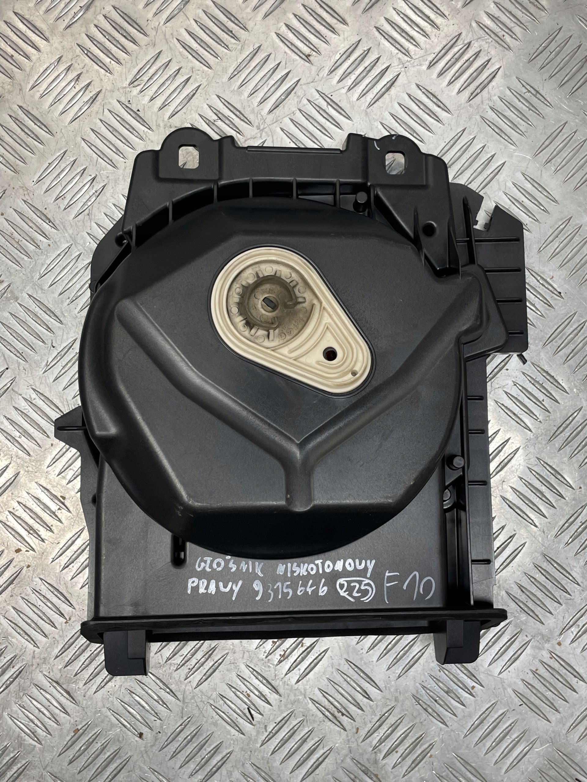 BMW F10 F11 F13 F18 głośnik Niskotonowy Subwoofer Prawy