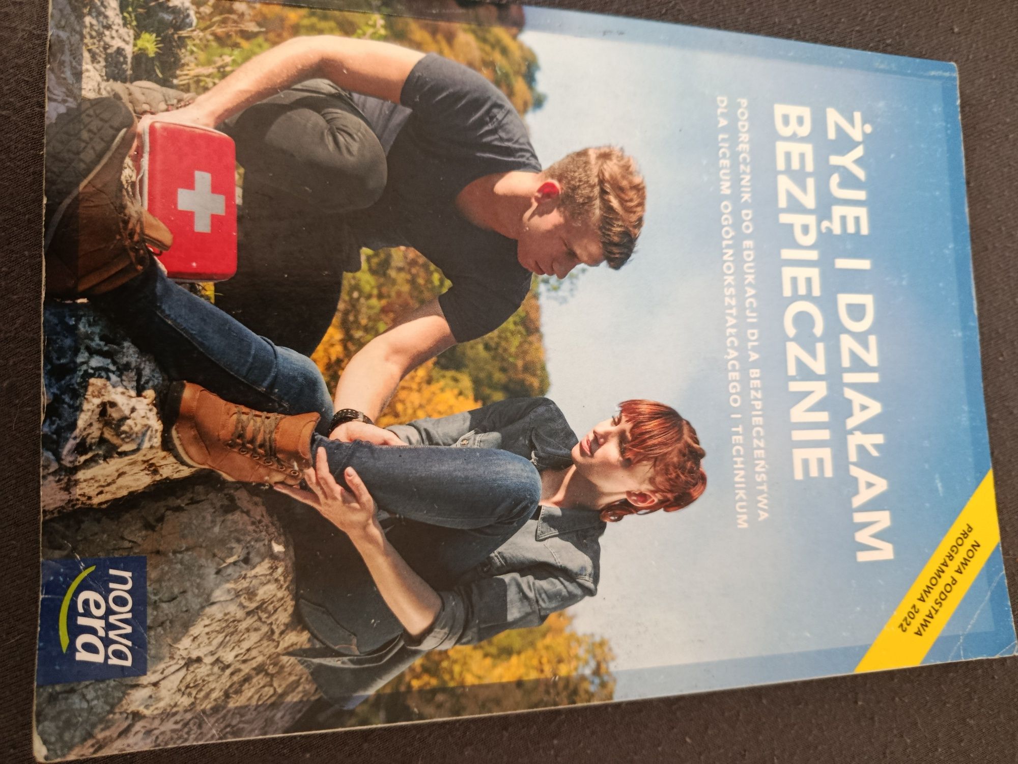"Żyję i działam bezpiecznie" Podręcznik do EDB dla 1 technikum/ Liceum