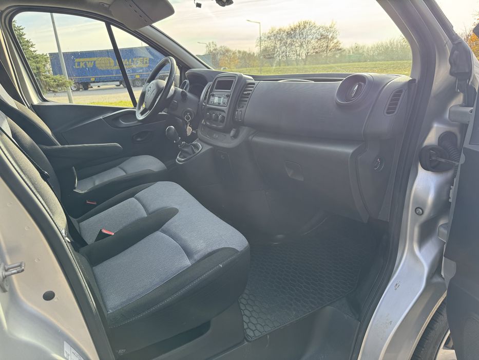 Opel Vivaro Long 1.6 DCI * 9- cio osob * 2 x drzwi przesuwne * Klima *