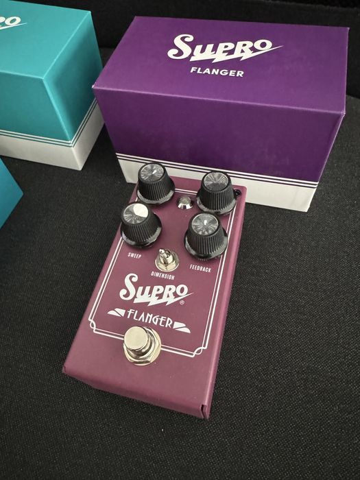 Pedais Supro Flanger e Supro Tremolo