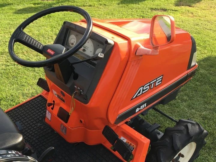 Traktorek ciągnik ogrodniczy komunalny sadowniczy Kubota Aste 4x4