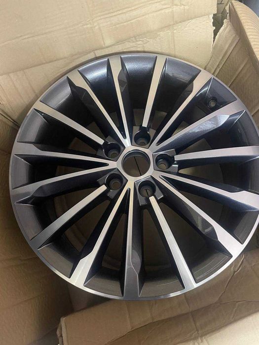 Оригінальний легкосплавний диск 7j18 et43 dia 56.1 5.112