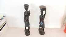 2 estatuetas em pau preto