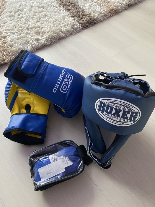 Набір для боксу (перчатки, шолом, бинти)