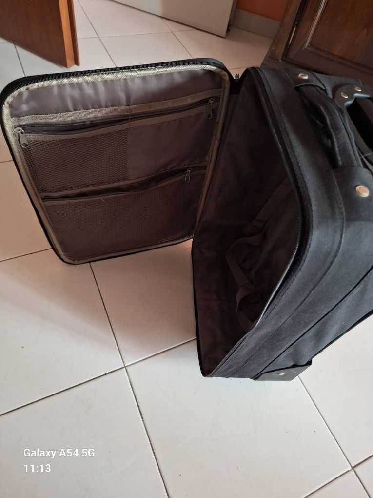Mala preta de cabine