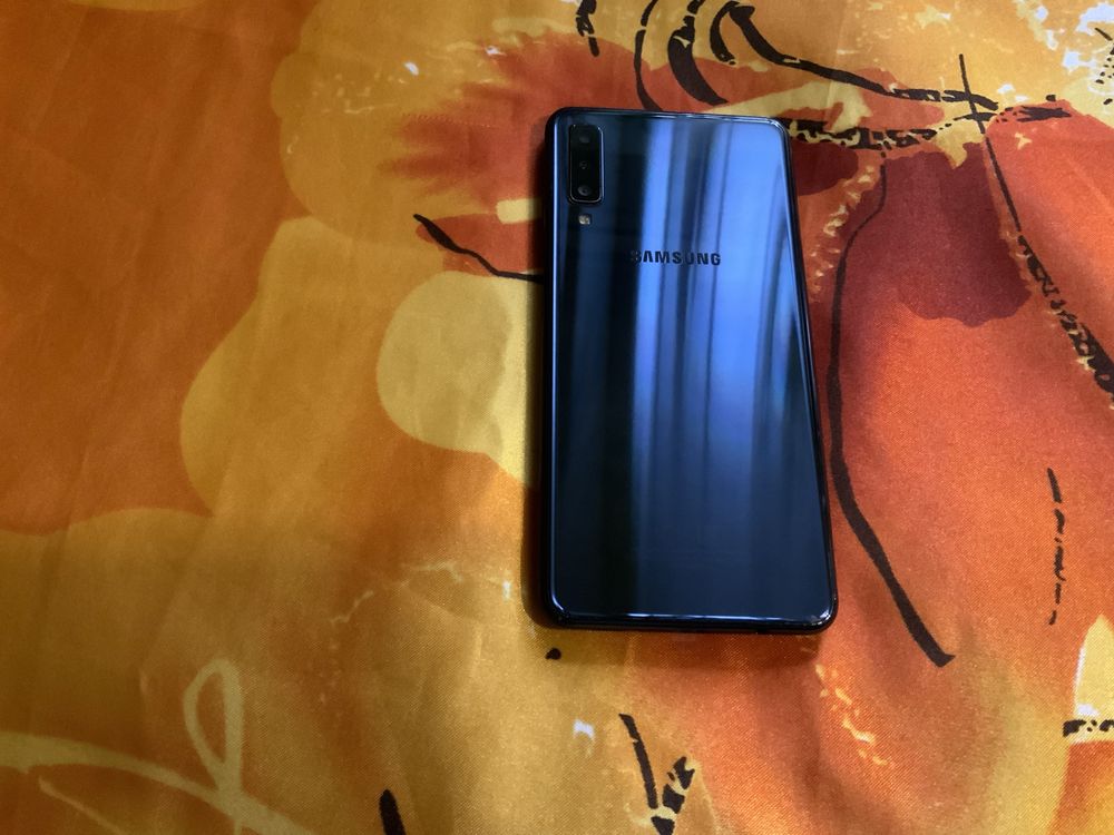 Samsung Galaxy A7. 4/64GB. В отличном состоянии
