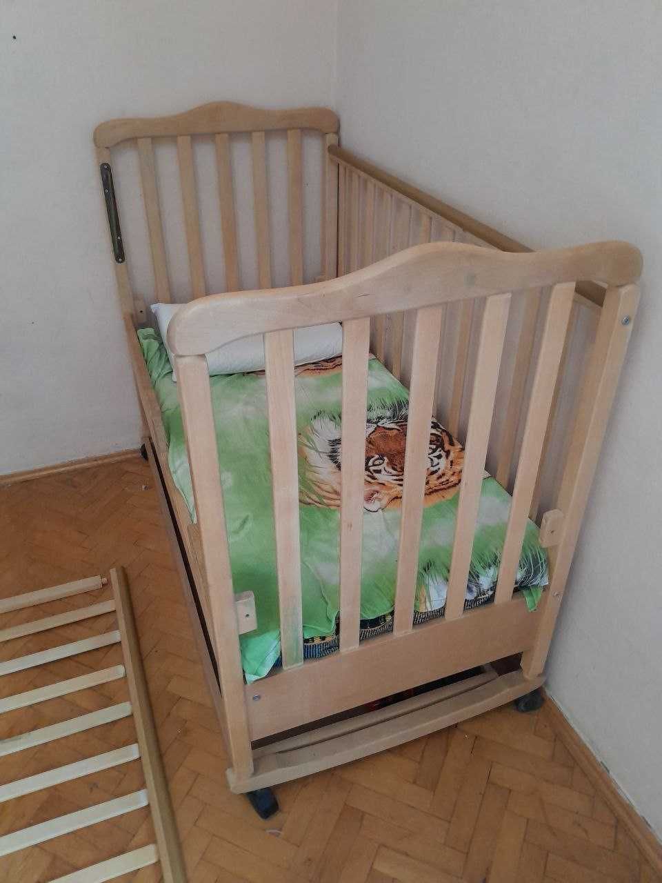 Дитяче ліжко натуральне дерево з матрасом