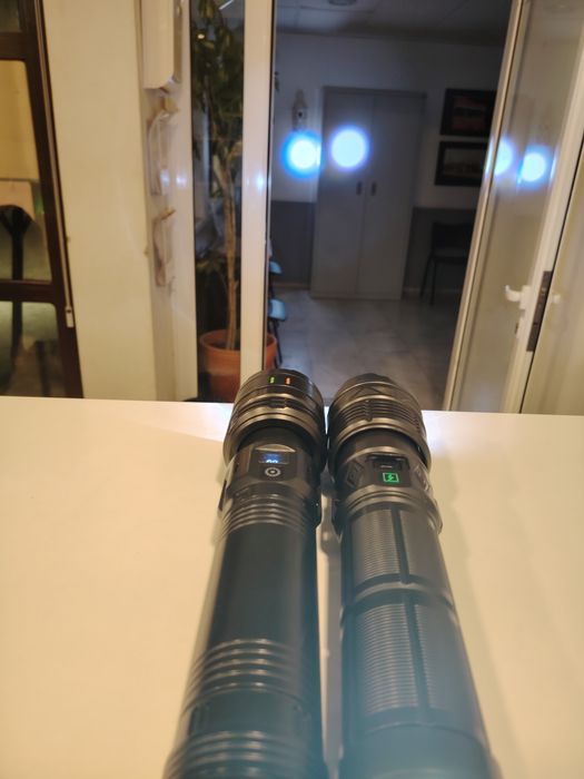 Duas lanternas grandes..em ABS recarregáveis com powerbank
Duas lanter