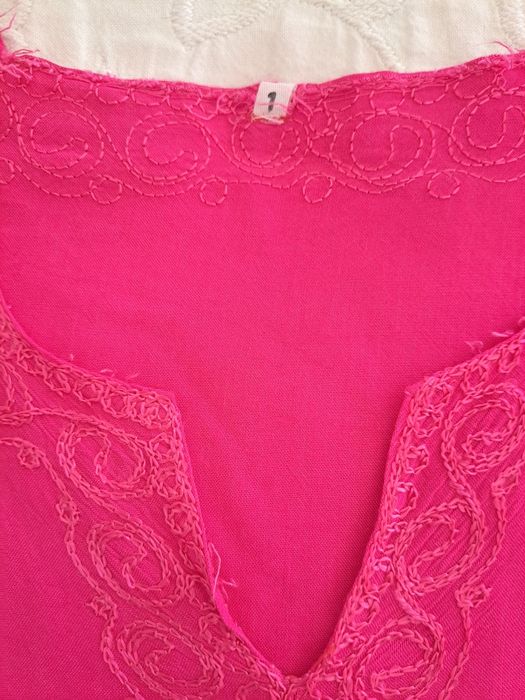 Túnica com bordado s rosa