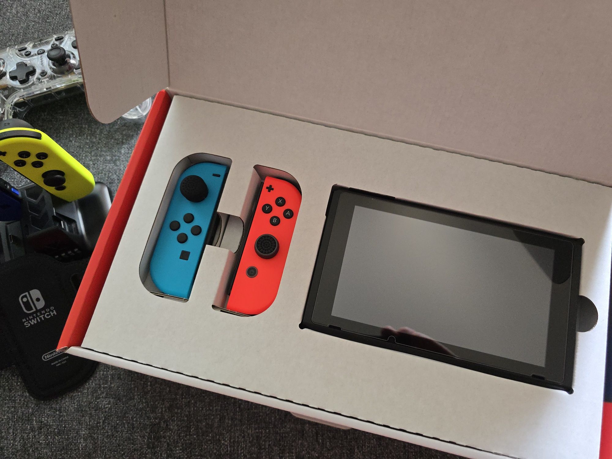Nintendo switch com 4 joy-cons + acessórios + 5 jogos - impecável