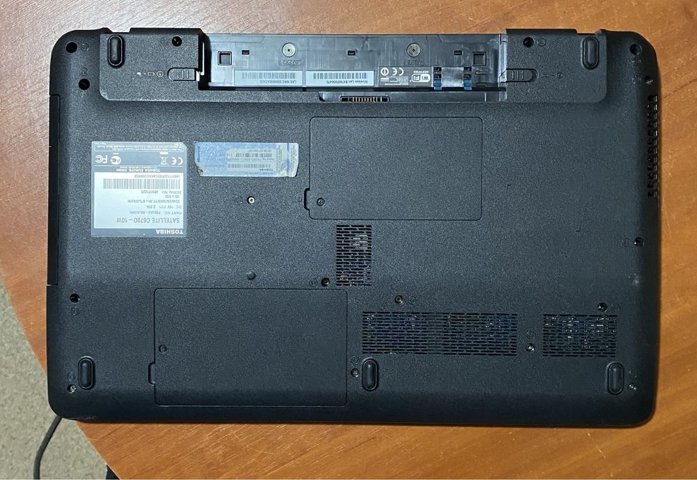 Ноутбук Toshiba Satellite C670D-10W 17"/ на запчастини! N2498