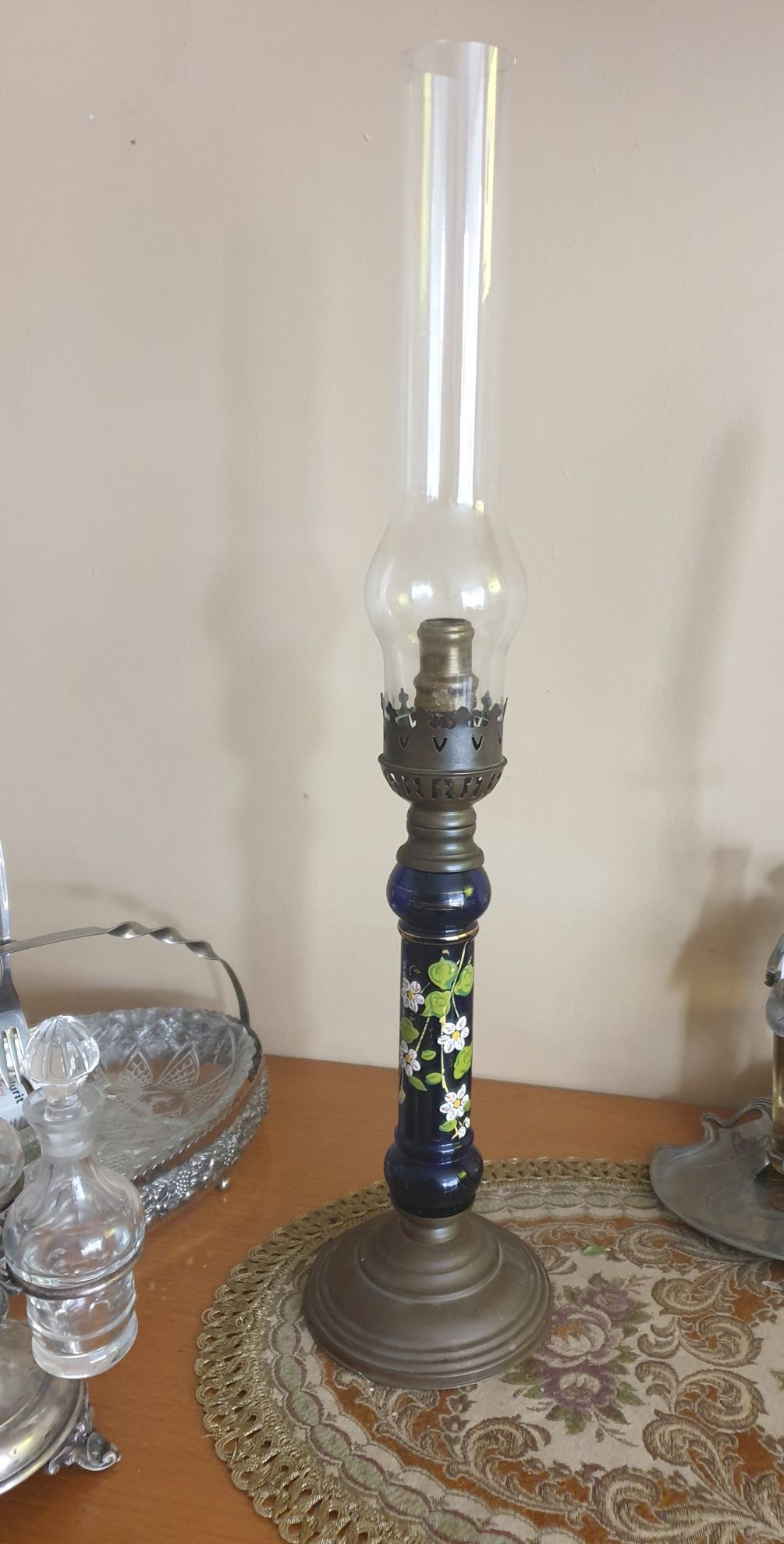 Lampa naftowa z kominem