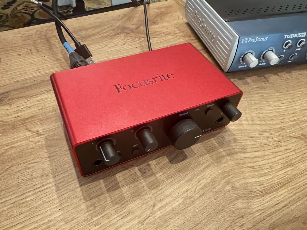 Shure MV7 + Focusrite Scarlett Solo 4th gen + PreSonus TubePreV2