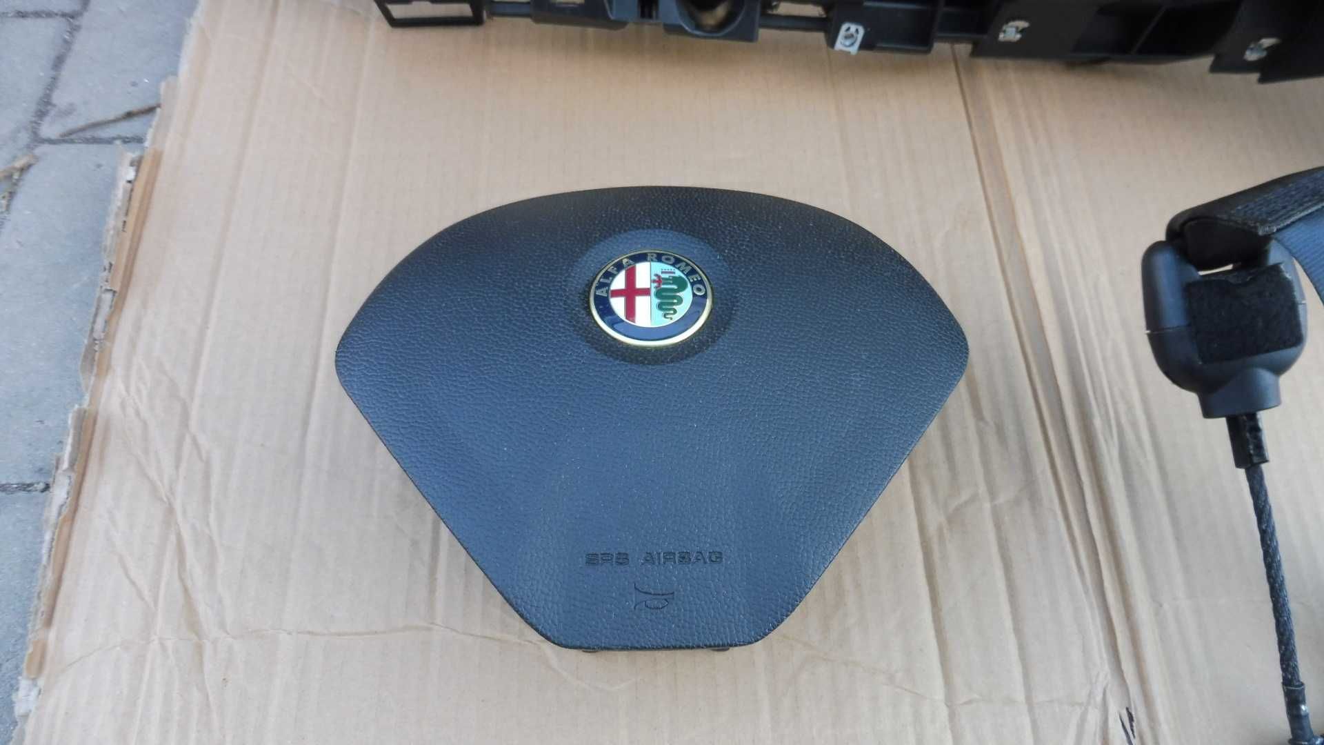 Alfa Romeo Giulietta Konsola  deska poduszki airbag LIFT komplet