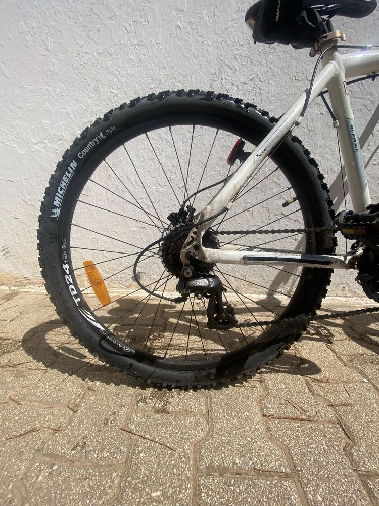 BTT Berg Trailrock LTD