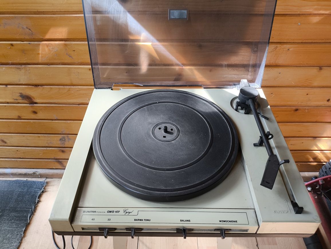 Gramofon UNITRA Fonica GWS-107 z głośnikami