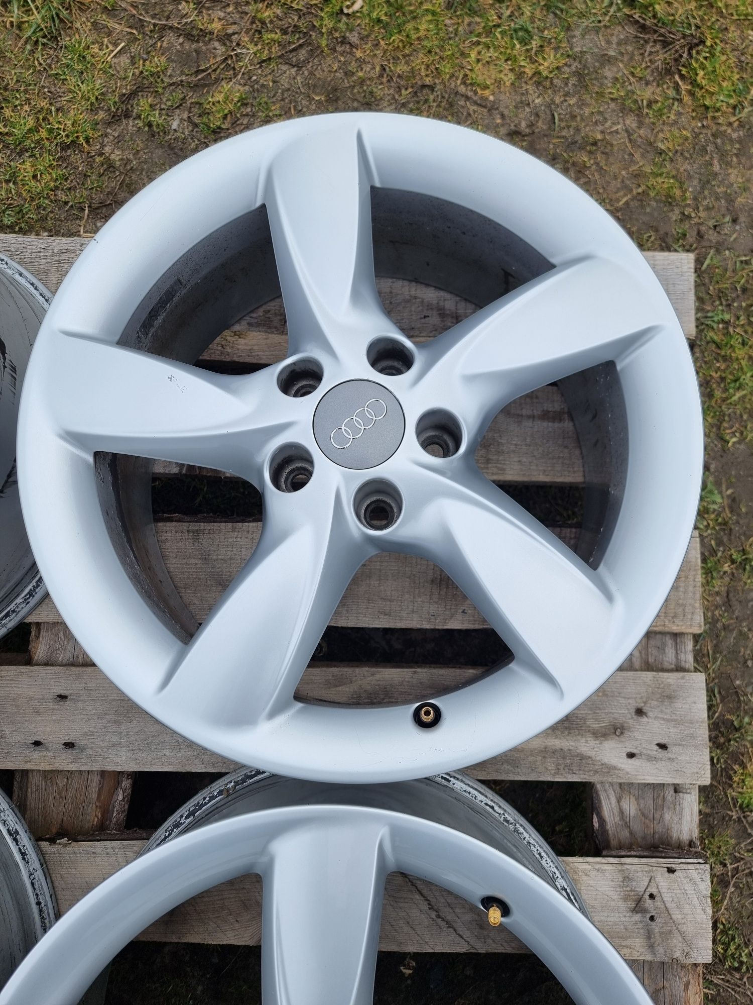 4x Alufelgi oryginalne Audi 5x112 17"