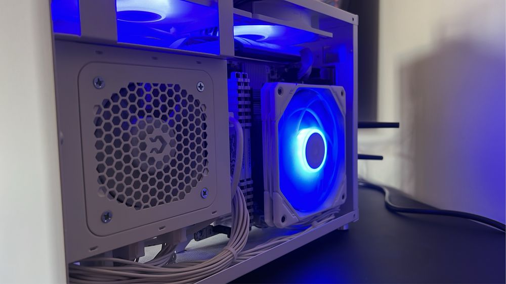 PC Ultra compacto | Ryzen 5600 | 6700XT | 32GB DDR4 | 1TB NVME | ARGB