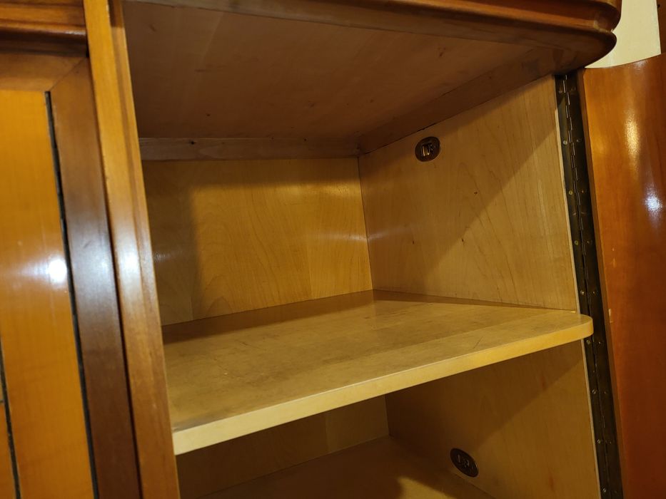 piękna komoda Wilhelm Renz   "WR"
-
.