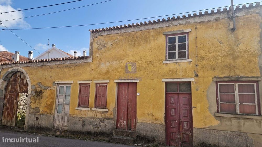 Armazém em Calvaria de Cima por recuperar