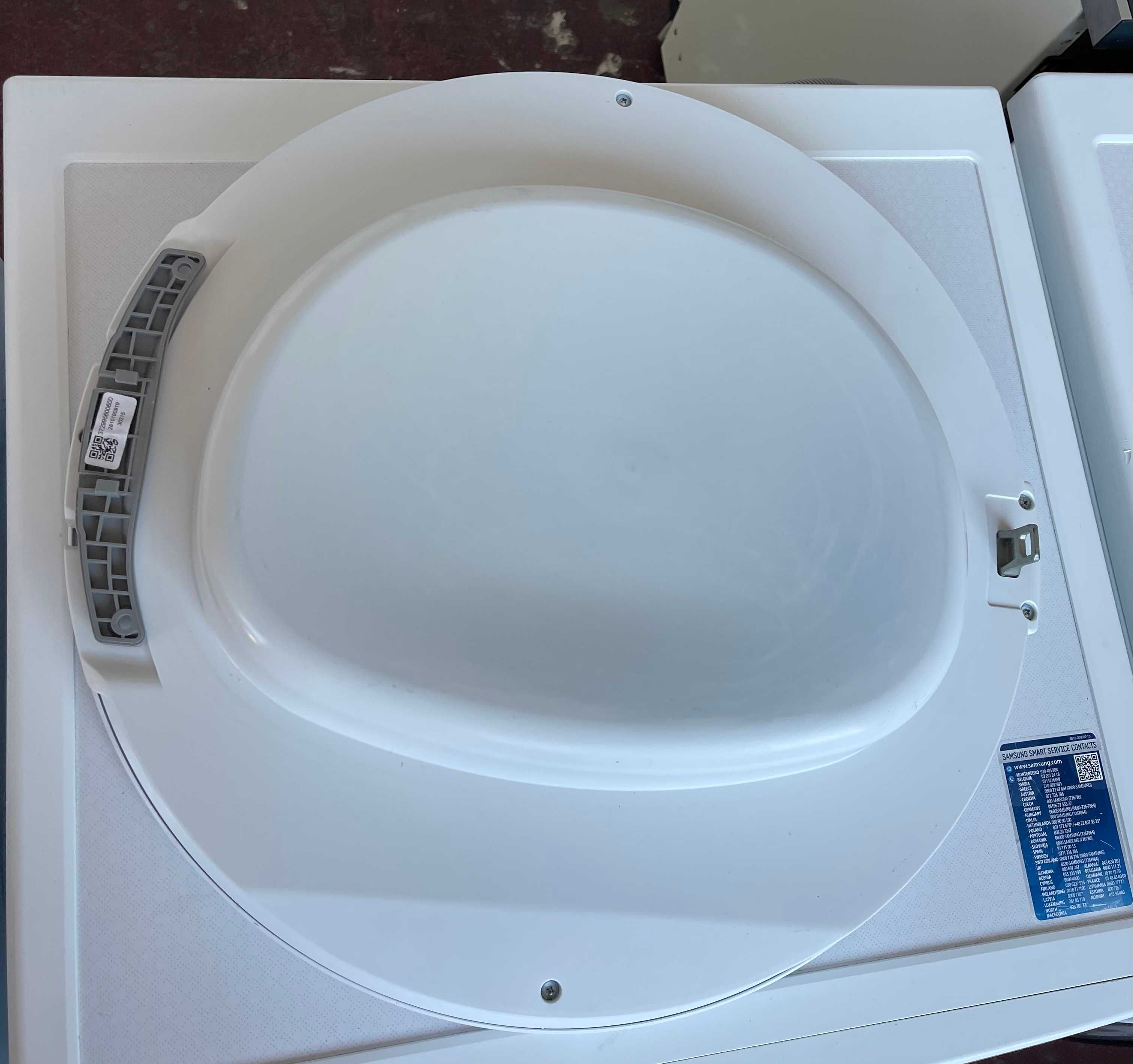 Drzwi do suszarki Beko DPS 7405 W3