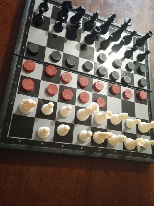 Шахматы б.у 2 шт.