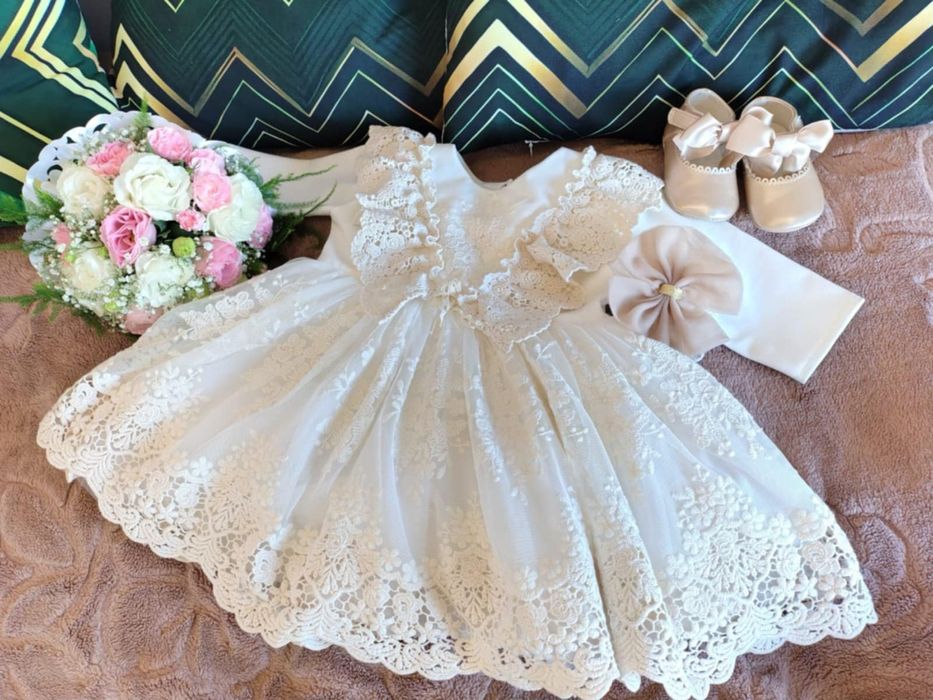 Sprzedam zestaw ubrań do chrztu