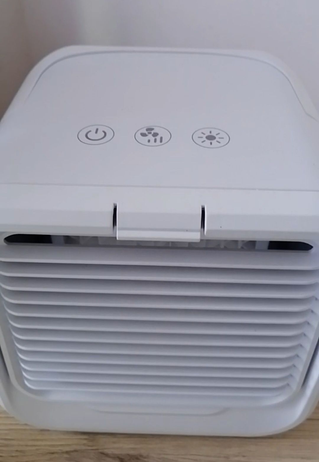 VENDO MINI REFRIGERADOR
GELA DE VERDADE!

Compacto e eficiente

Ilumin