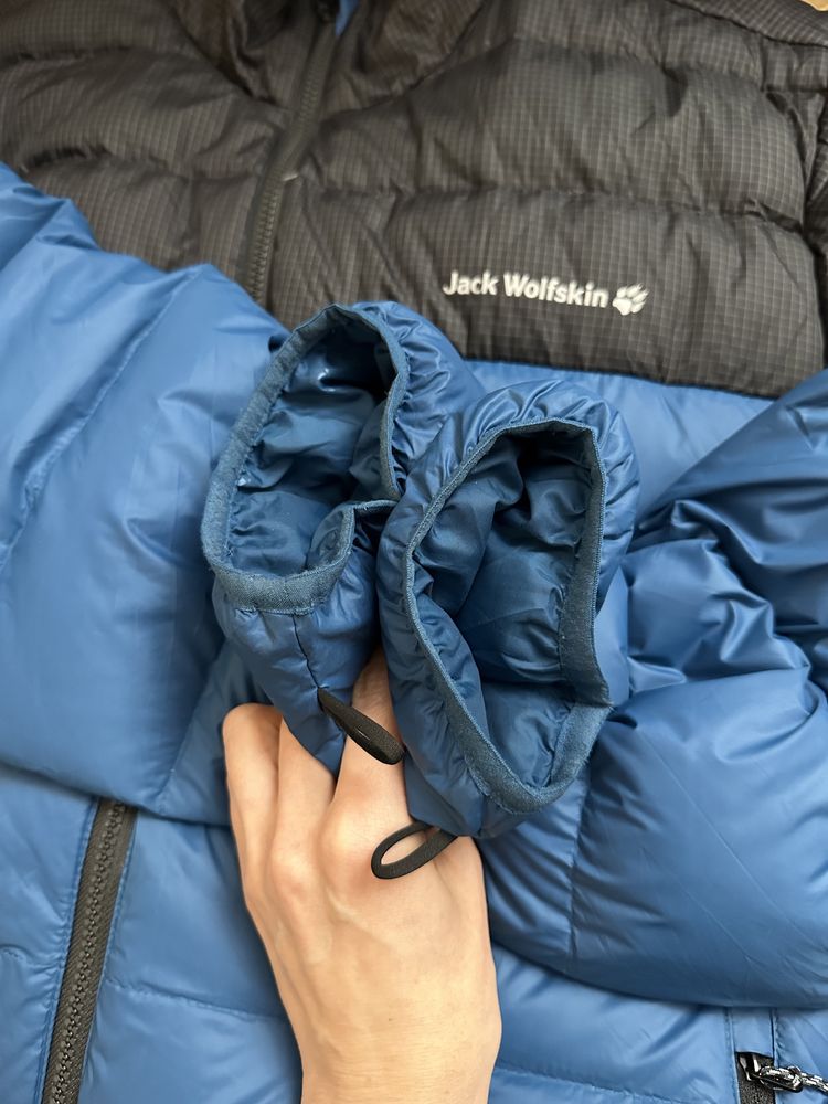 Jack Wolfskin пухова тепла легка куртка розмір 2 xl