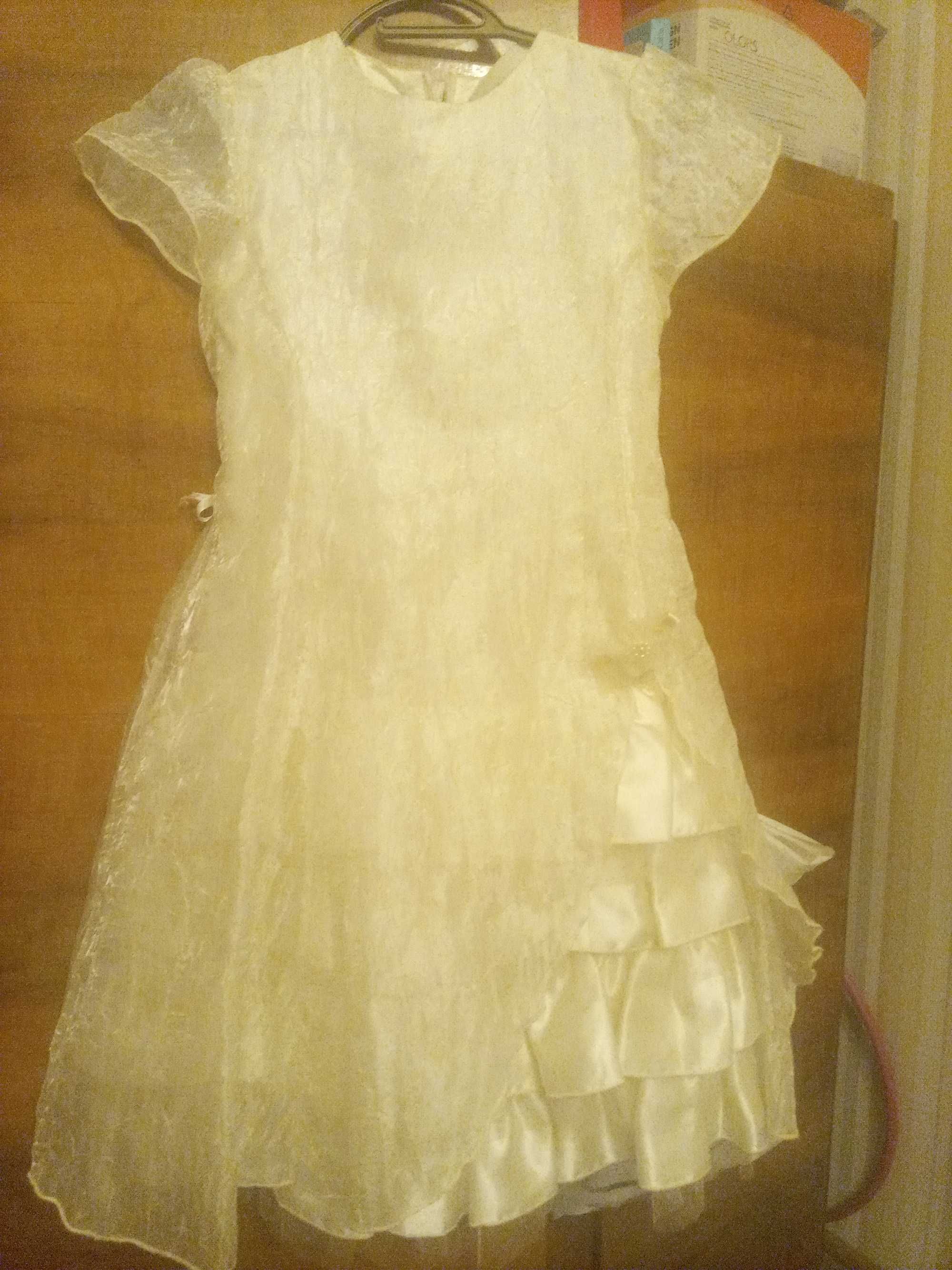 Платье нарядное  140 см
