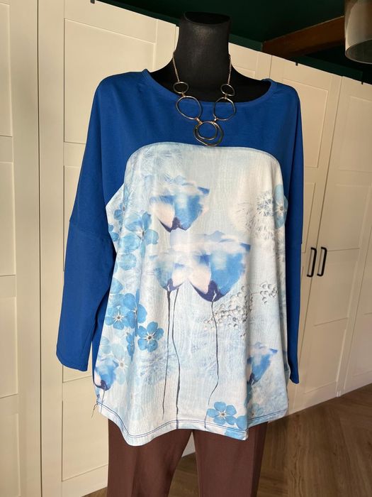 Niebieska bluzka w kwiaty z wiskozy rozmiar 44 marki Monnari