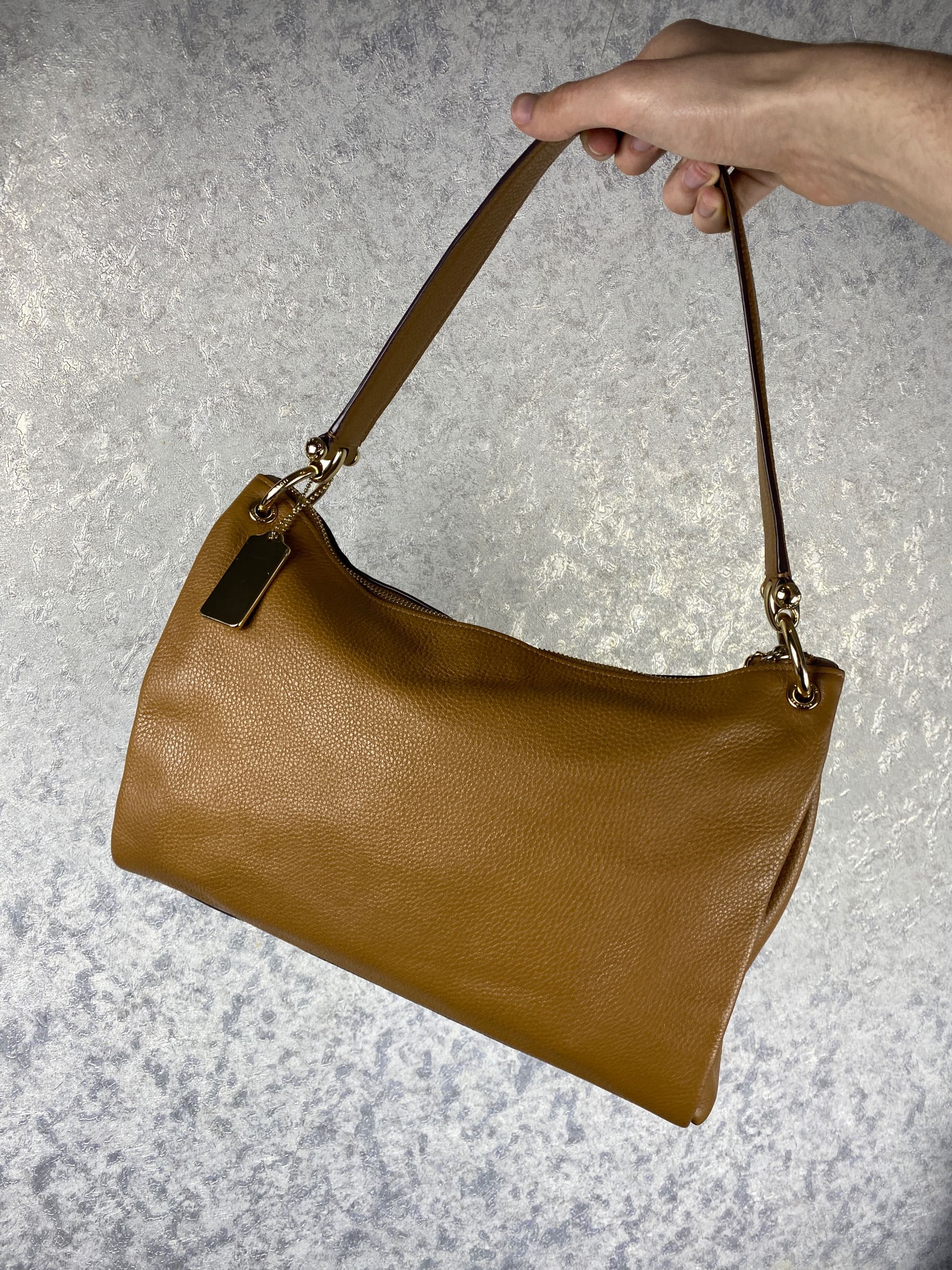 Женская кожаная сумка Coach Mia Leather Bag